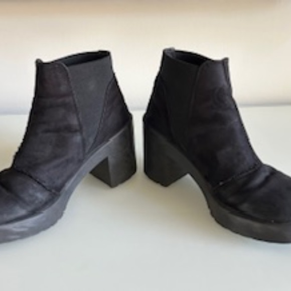 Topshop Black Suede Booties with chunky heal - size 37 - Picture 2 of 3